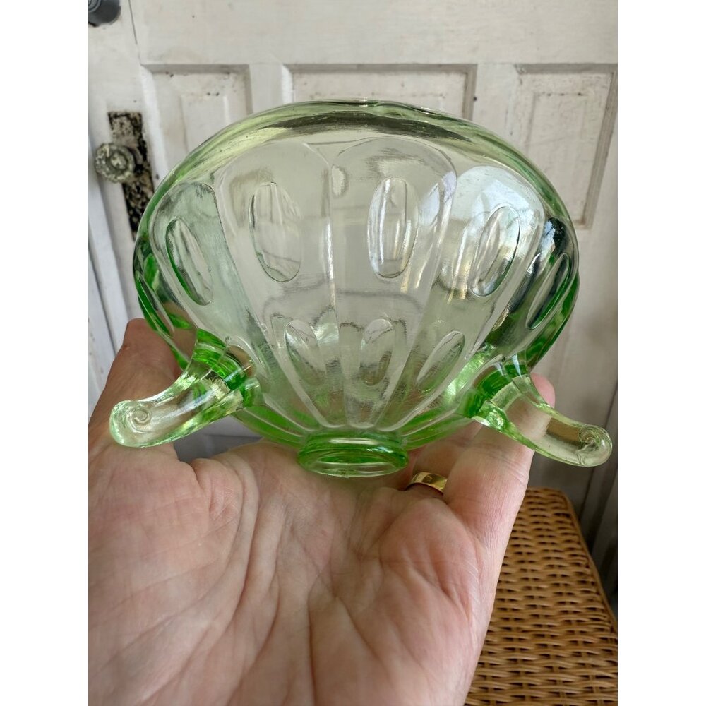 Vintage 30's Green Glass Uranium 3 Footed Rose Bowl Vase - Picture 8 of 16